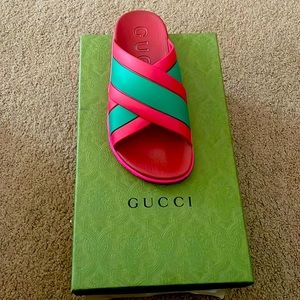 Gucci slides in mint condition